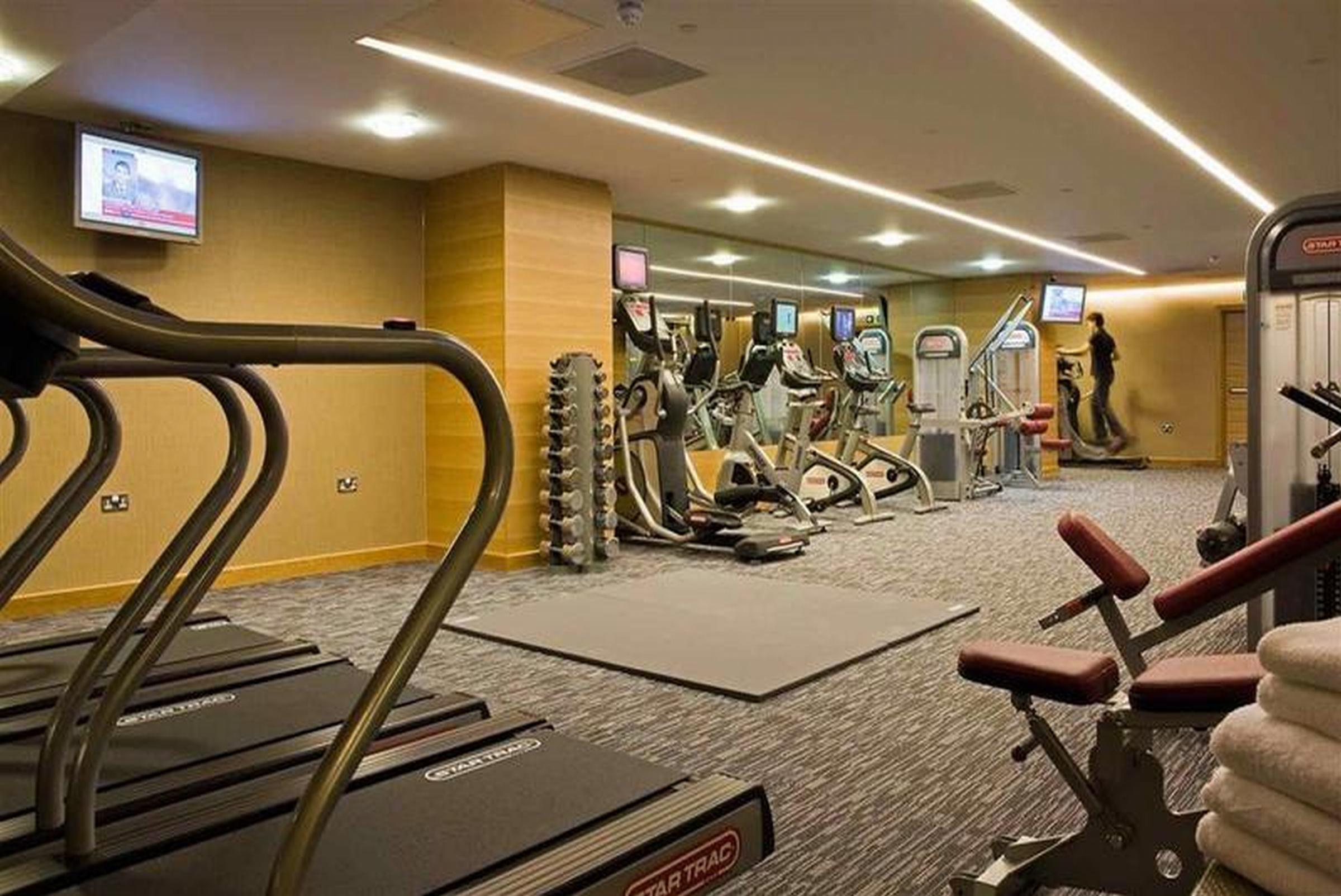 Hotel Sofitel London Heathrow Hillingdon Esterno foto The gym at the hotel
