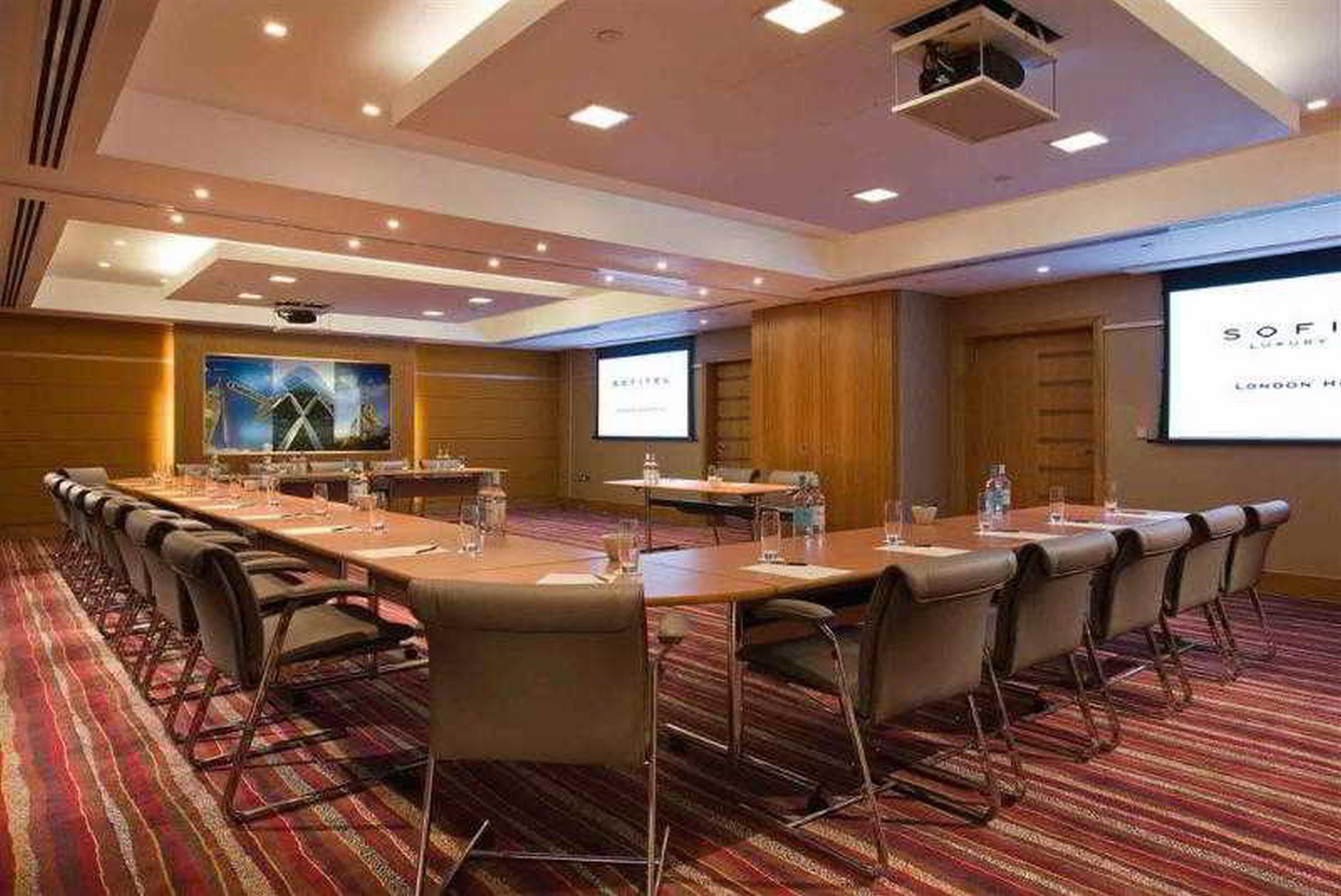 Hotel Sofitel London Heathrow Hillingdon Esterno foto The meeting room at the hotel