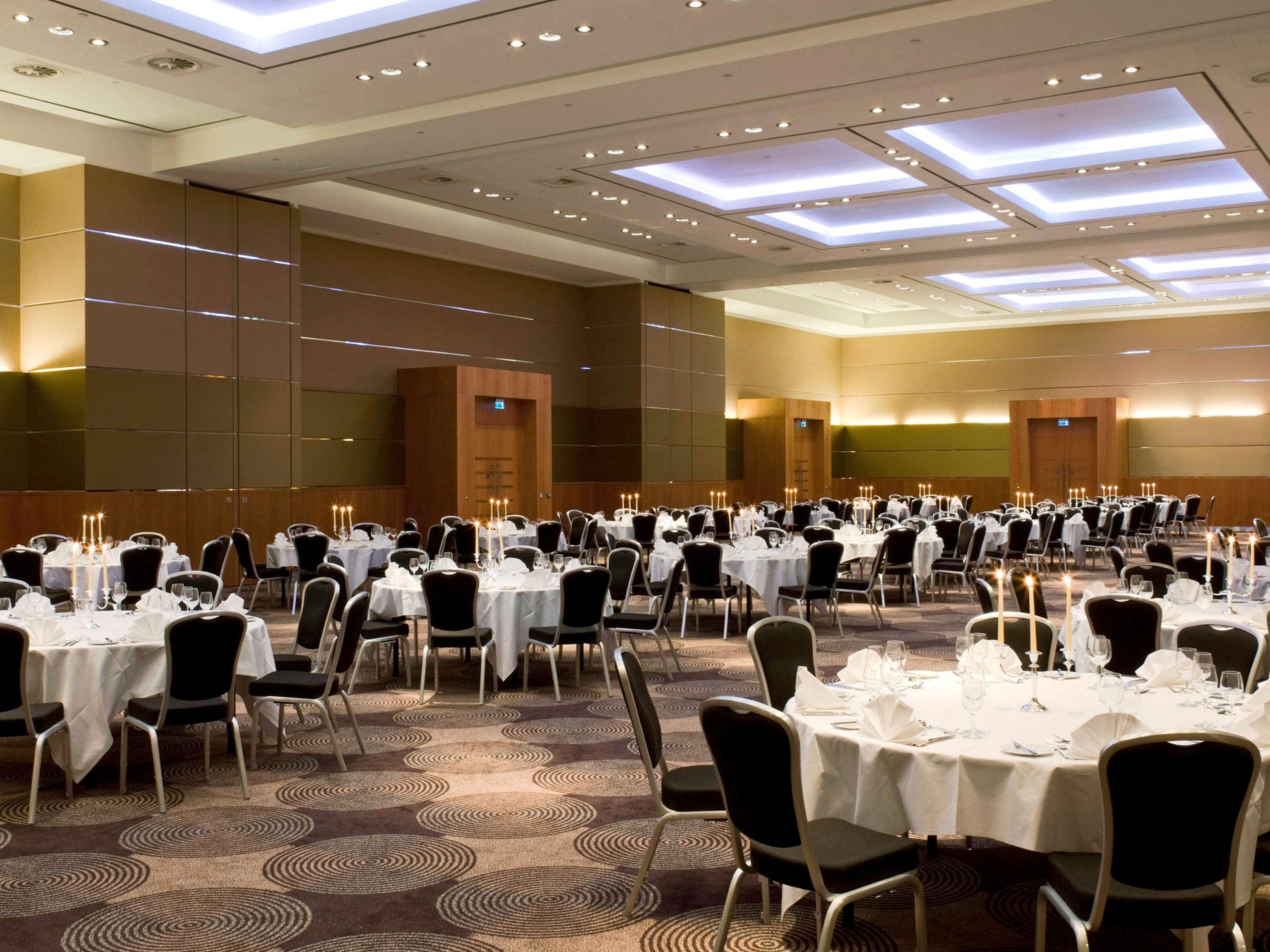 Hotel Sofitel London Heathrow Hillingdon Esterno foto The conference hall