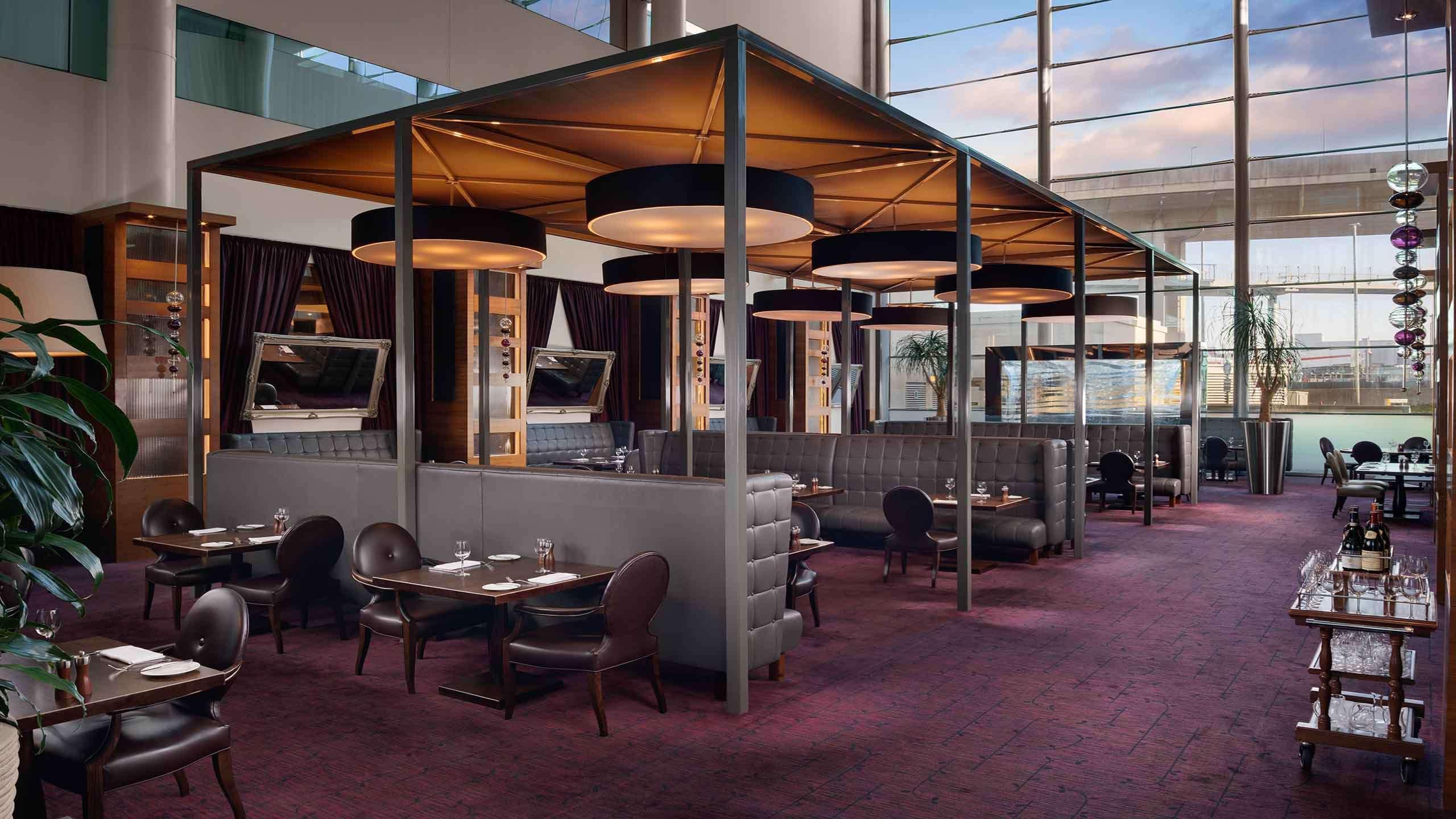 Hotel Sofitel London Heathrow Hillingdon Esterno foto The restaurant's interior
