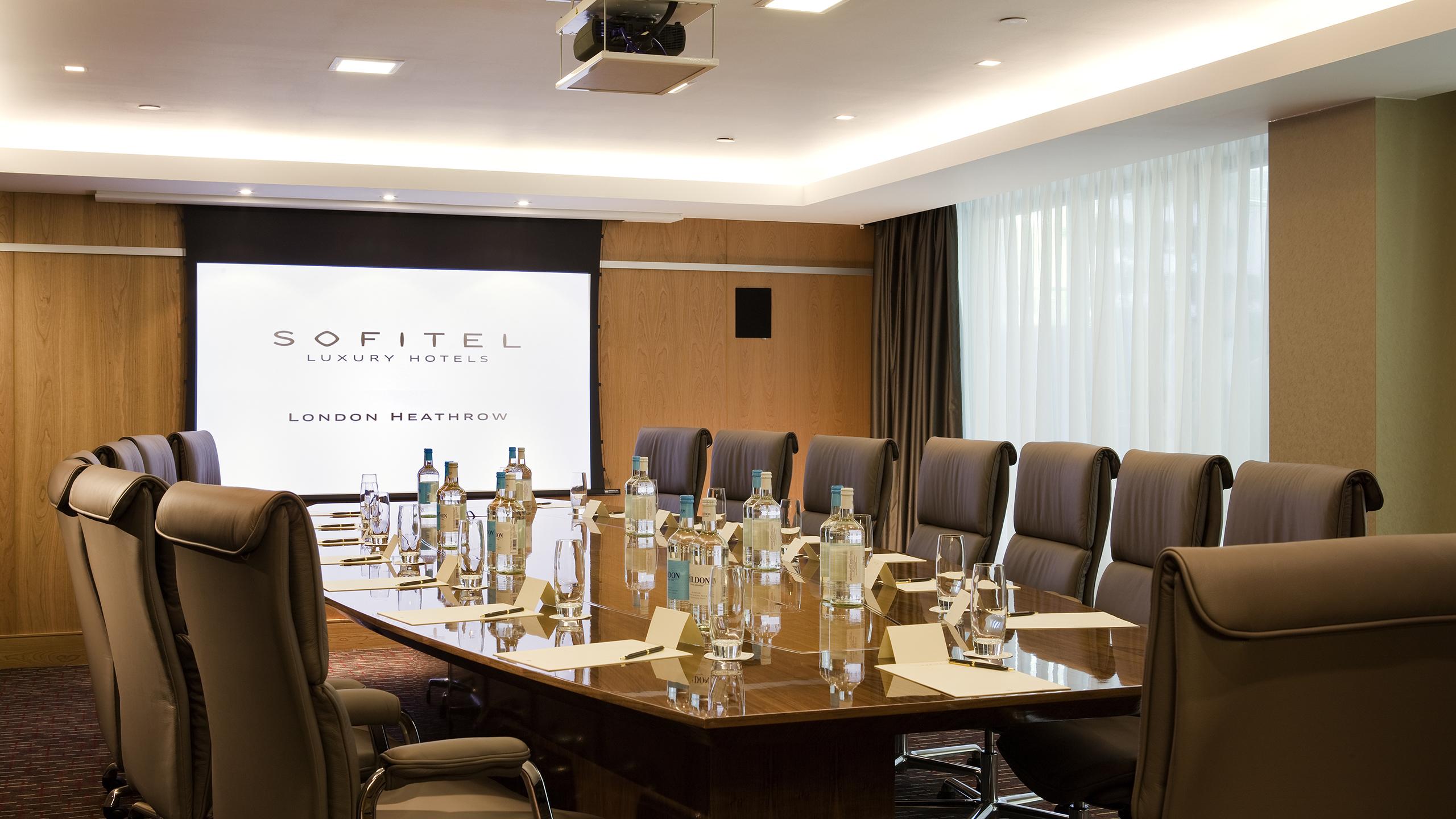 Hotel Sofitel London Heathrow Hillingdon Esterno foto Sofitel London Heathrow