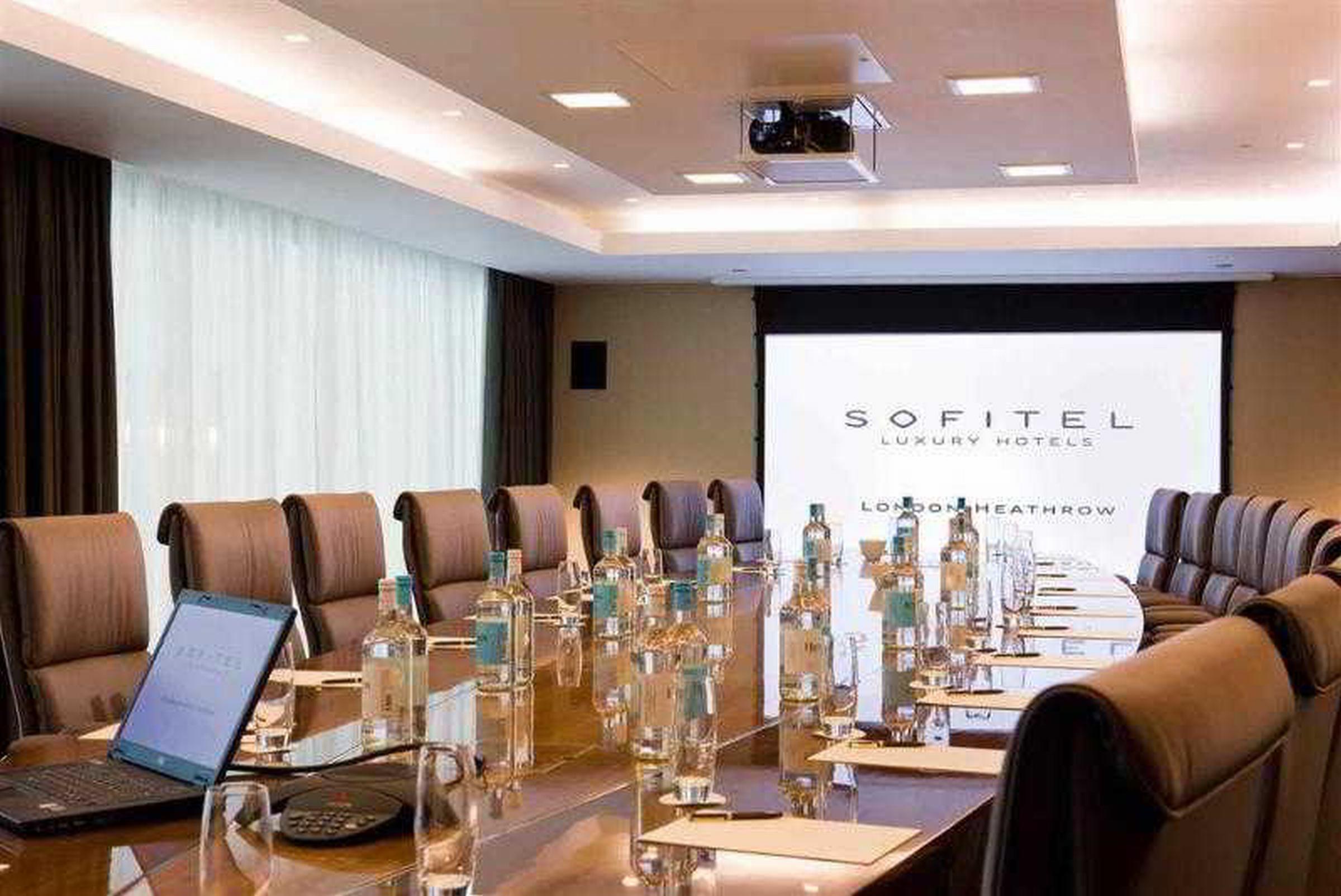 Hotel Sofitel London Heathrow Hillingdon Esterno foto Sofitel Heathrow meeting room