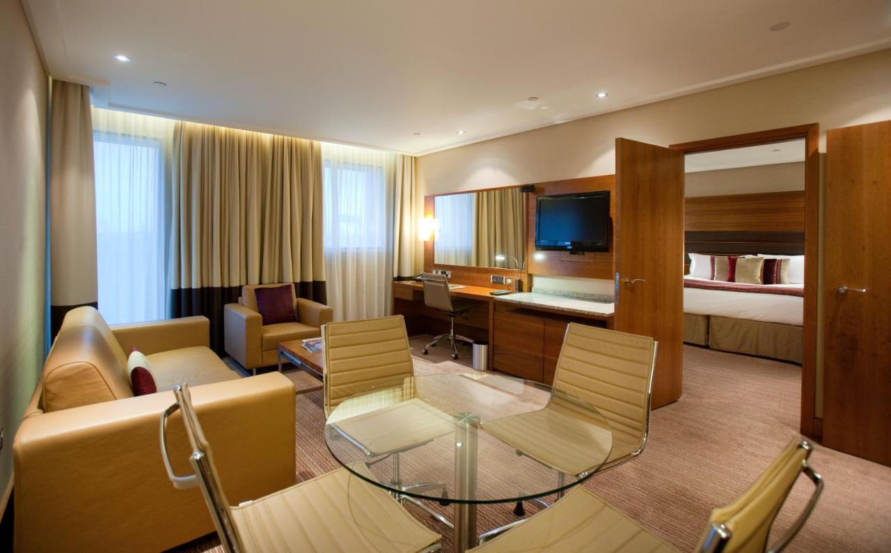 Hotel Sofitel London Heathrow Hillingdon Esterno foto A suite at the hotel
