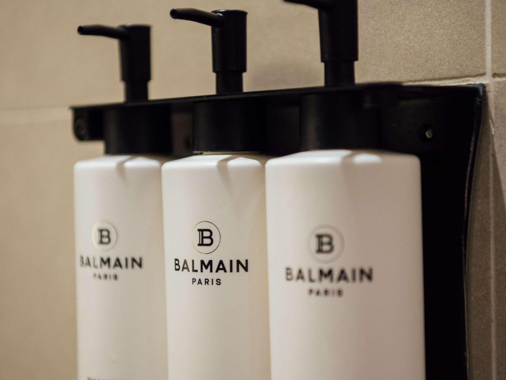 Hotel Sofitel London Heathrow Hillingdon Esterno foto Balmain shampoo, conditioner and conditioner