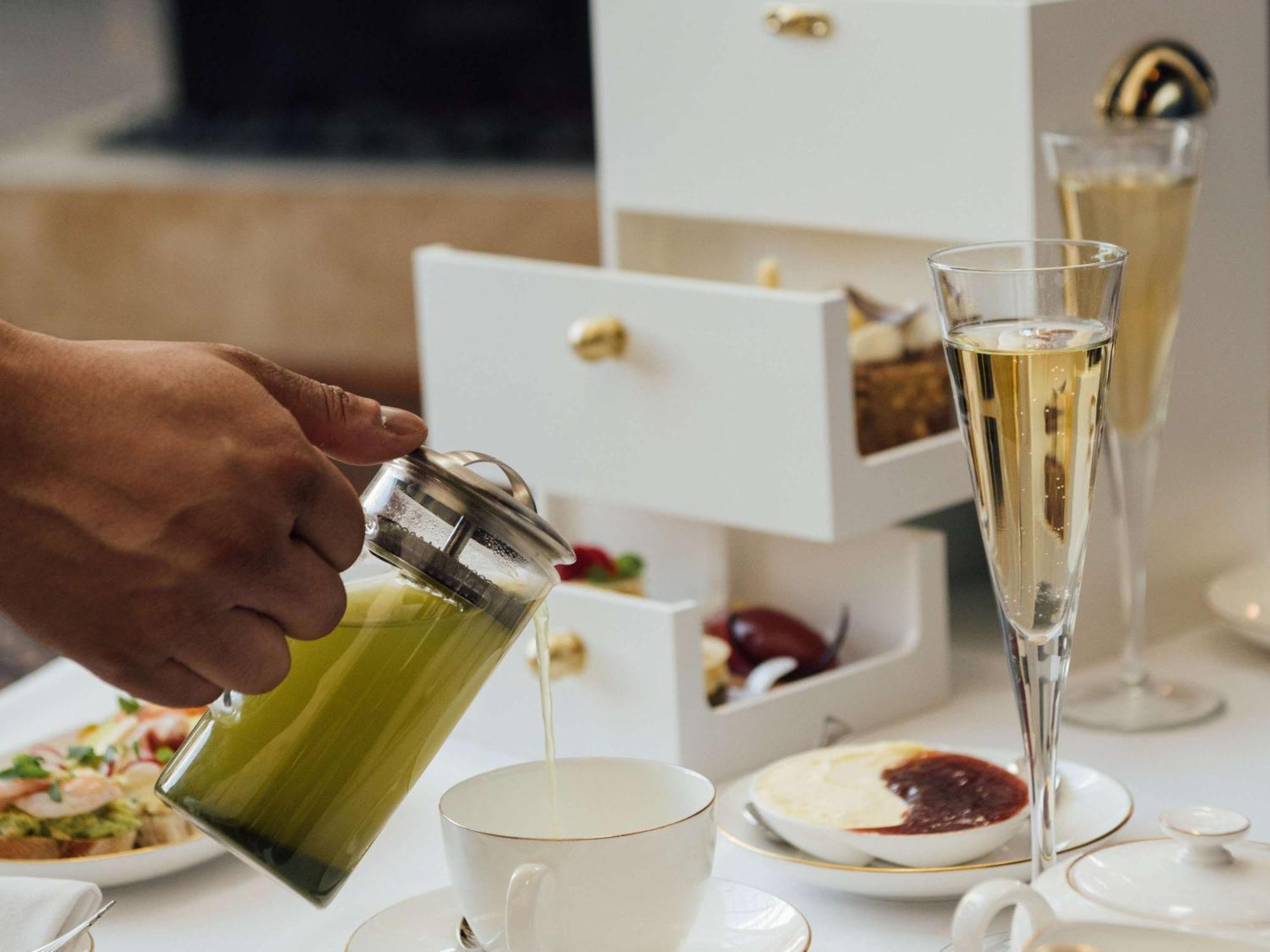 Hotel Sofitel London Heathrow Hillingdon Esterno foto A tea box