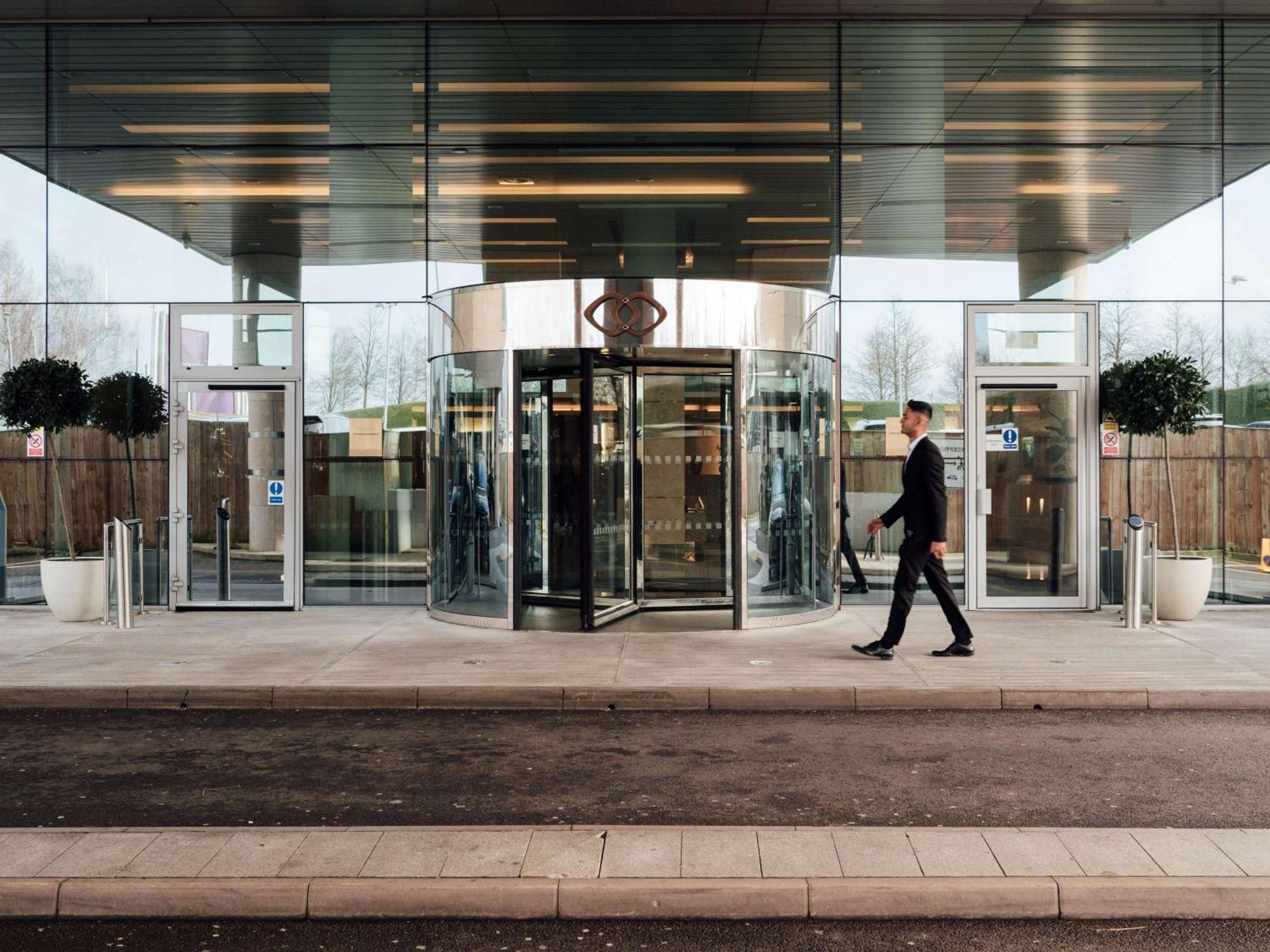 Hotel Sofitel London Heathrow Hillingdon Esterno foto The hotel entrance